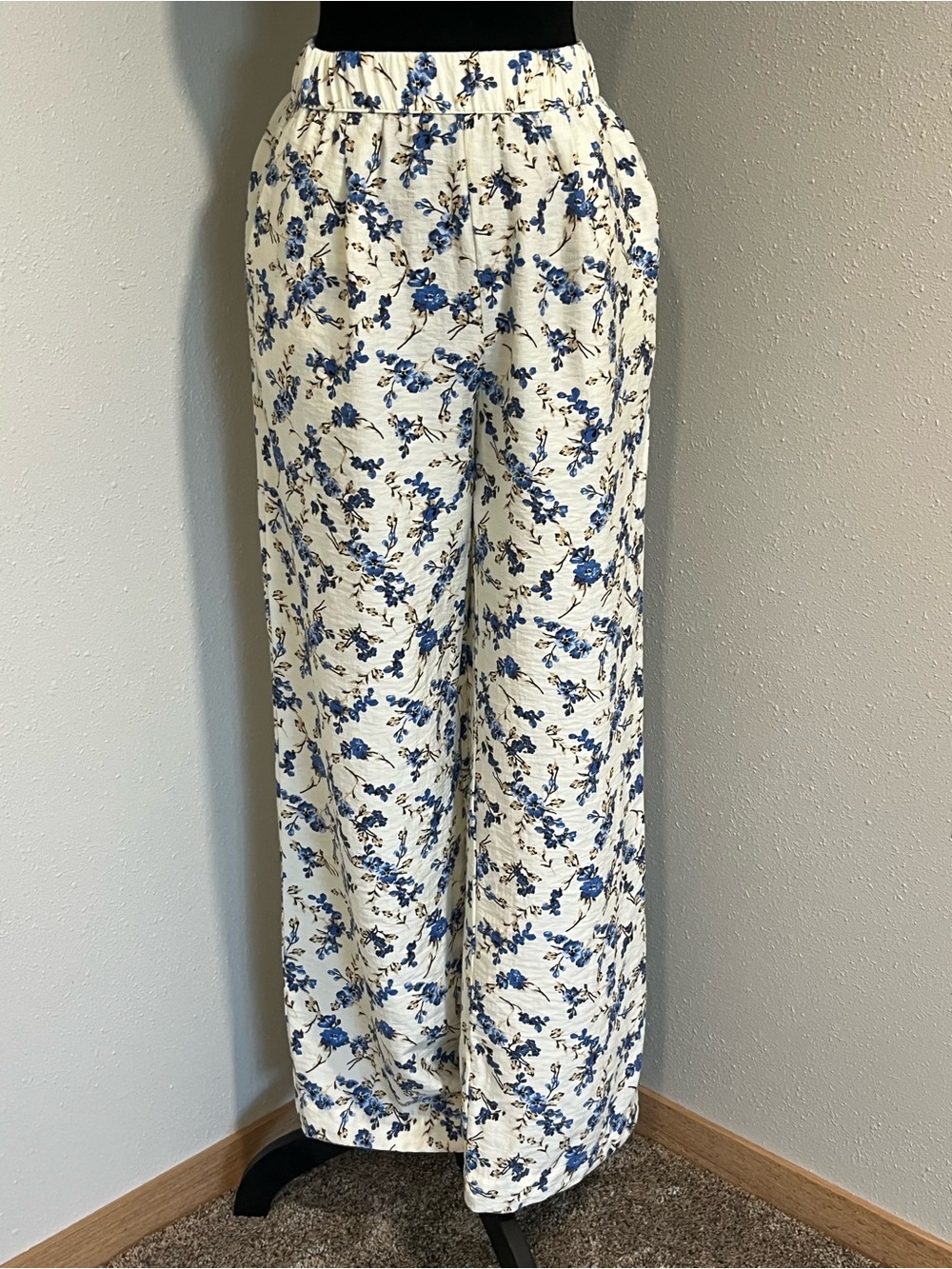 a new day Cream Wide-Leg Pants with Blue Floral Print XSMALL